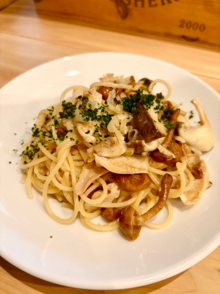 ホッキ貝とキノコのバターソース・スパゲッティ